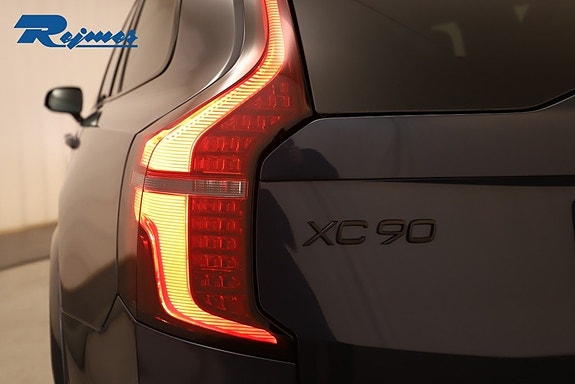 Volvo XC90 16 of 25