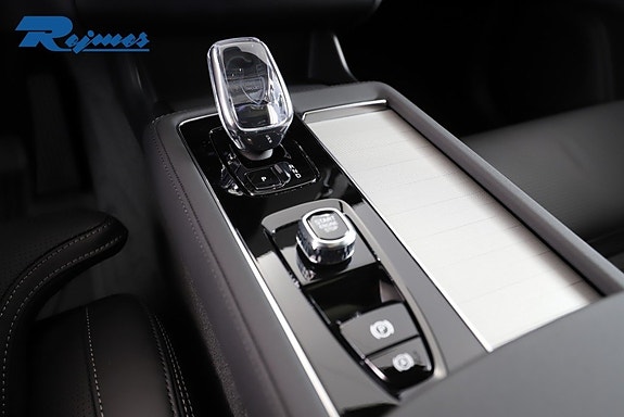 Volvo XC90 25 of 25