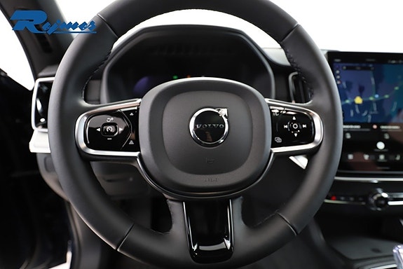 Volvo XC90 13 of 25