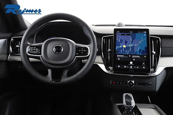 Volvo XC90 4 of 25