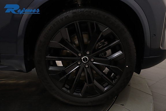 Volvo XC90 12 of 25