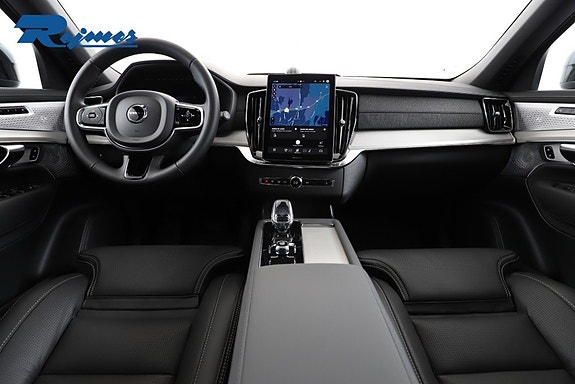 Volvo XC90 2 of 25