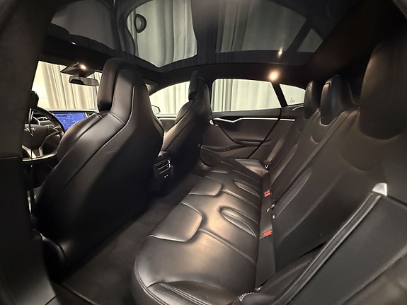 Tesla Model S 9 of 17