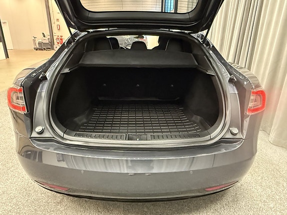Tesla Model S 7 of 17