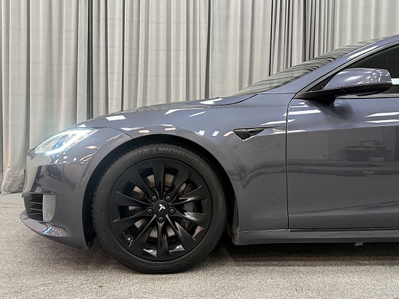 Tesla Model S 4 of 17