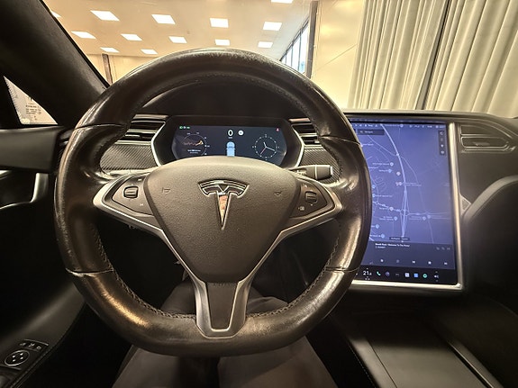 Tesla Model S 14 of 17