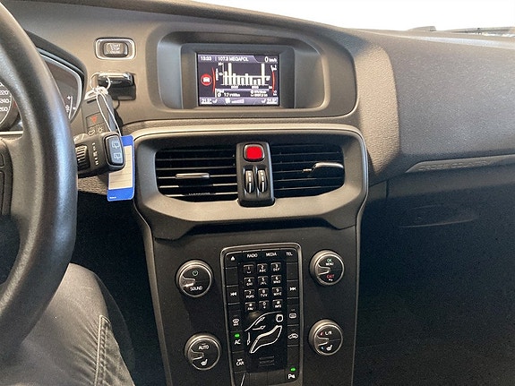 Volvo V40 Cross Country 9 of 15