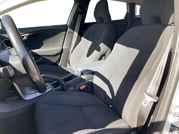 Volvo V40 Cross Country 5 of 15