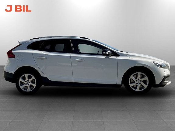 Volvo V40 Cross Country 13 of 15