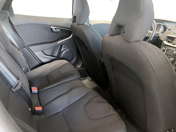 Volvo V40 Cross Country 12 of 15
