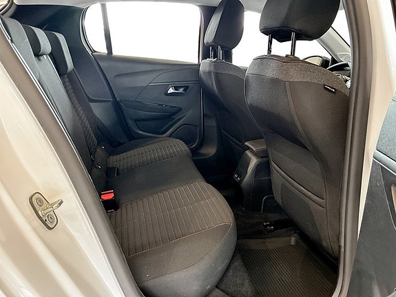 Peugeot e-208 12 of 15