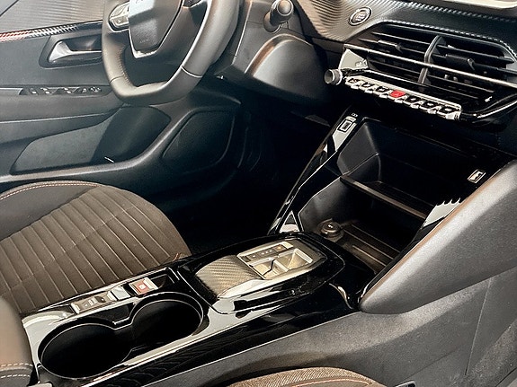 Peugeot e-208 10 of 15
