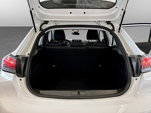 Peugeot e-208 15 of 15