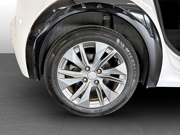 Peugeot e-208 14 of 15