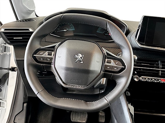 Peugeot e-208 7 of 15