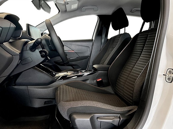 Peugeot e-208 4 of 15