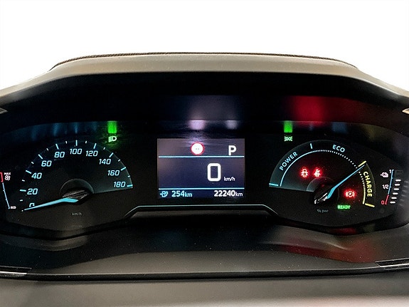 Peugeot e-208 8 of 15