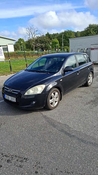 Kia Ceed 2 of 5