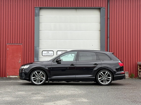 Audi Q7 2 of 28