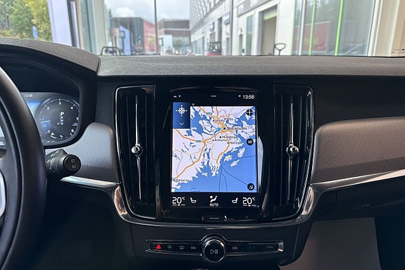 Volvo V90 Cross Country 13 of 22