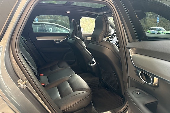 Volvo V90 Cross Country 8 of 22