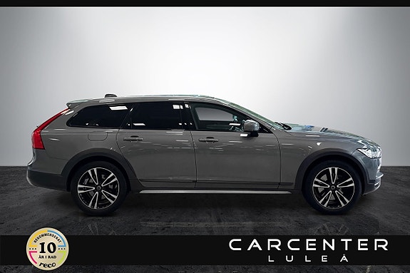 Volvo V90 Cross Country 2 of 22