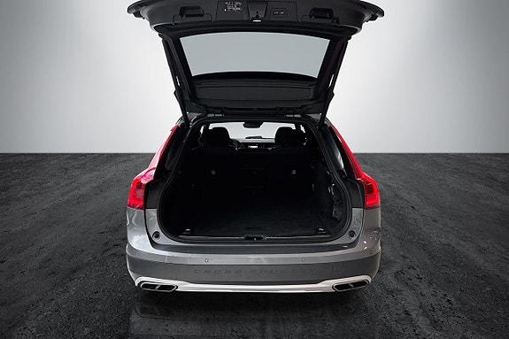 Volvo V90 Cross Country 9 of 22