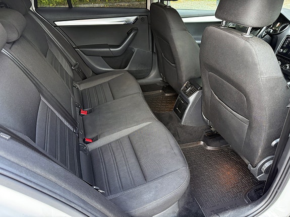 Skoda Octavia 10 of 13