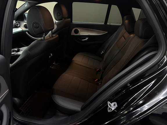 Mercedes-Benz E220 10 of 16