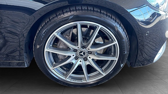 Mercedes-Benz E220 6 of 16