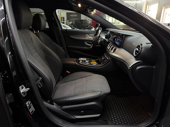 Mercedes-Benz E220 15 of 16