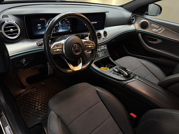 Mercedes-Benz E220 9 of 16