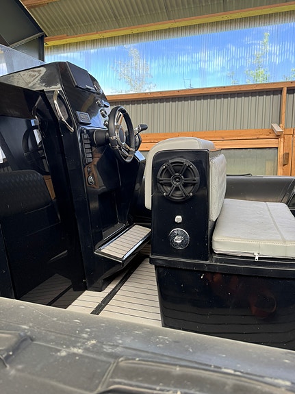 RIB 850 Topline Tiger Marine 8 of 9
