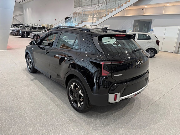 Kia Stonic 2 of 9