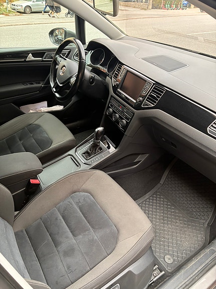 Volkswagen Golf Sportsvan 4 of 7