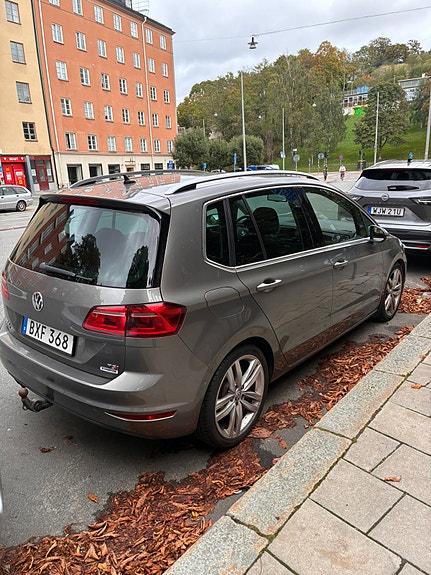 Volkswagen Golf Sportsvan 2 of 7