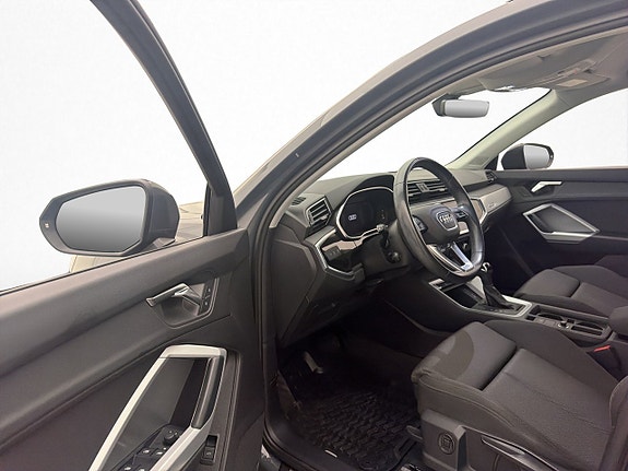 Audi Q3 12 of 30