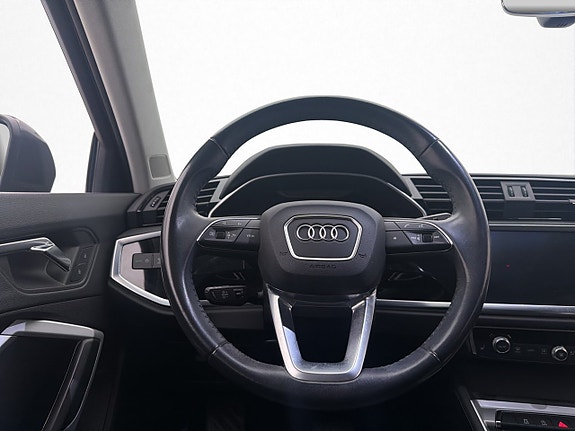 Audi Q3 18 of 30