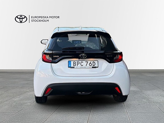 Toyota Yaris 4 of 13
