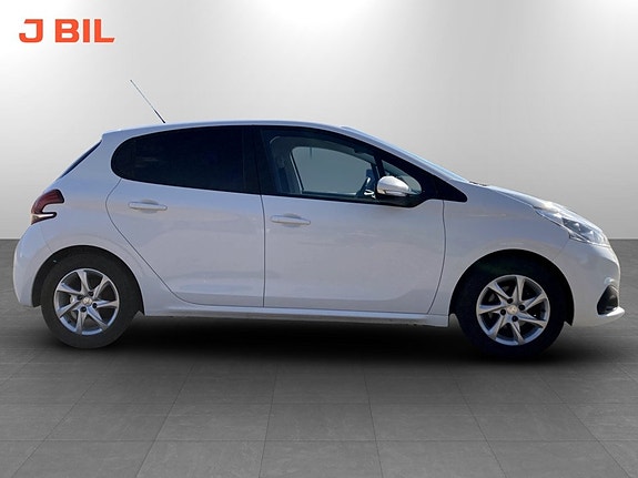 Peugeot 208 13 of 15
