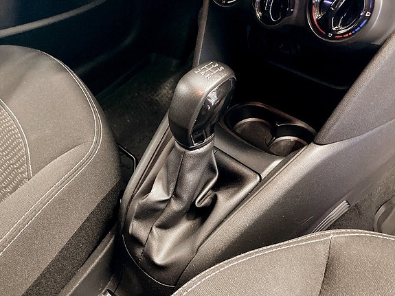 Peugeot 208 10 of 15