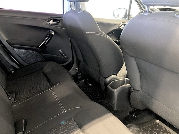 Peugeot 208 12 of 15