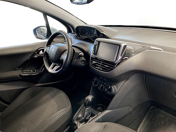Peugeot 208 11 of 15