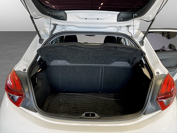 Peugeot 208 15 of 15