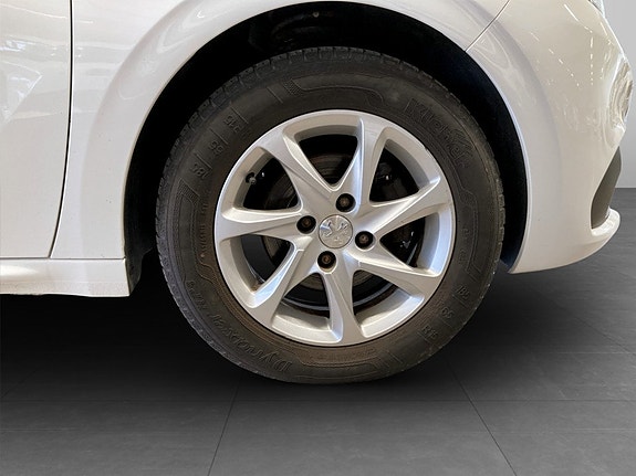Peugeot 208 14 of 15