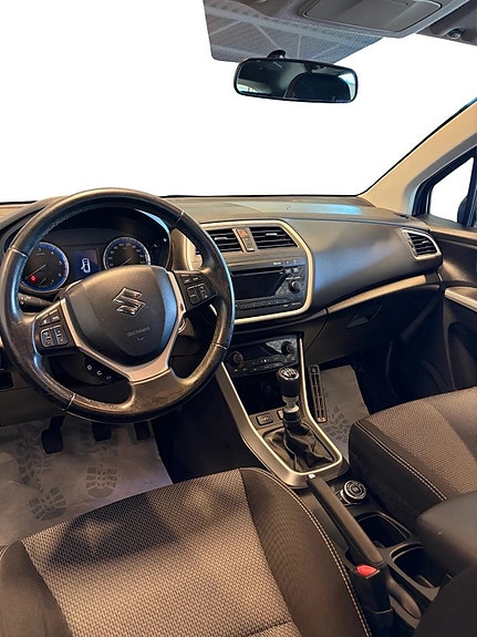 Suzuki S-Cross 7 of 10
