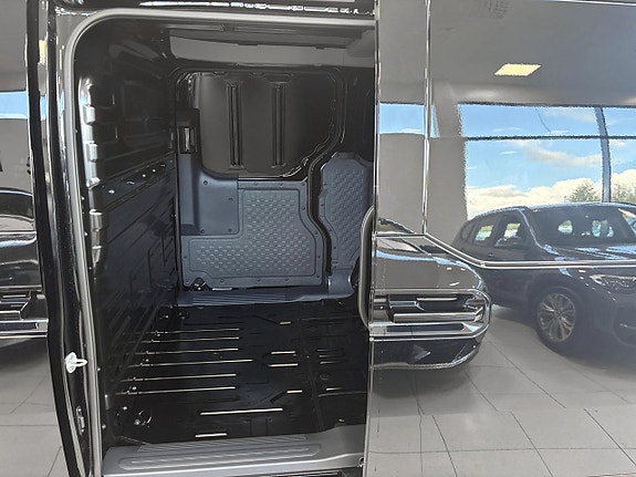 Kia PV5 8 of 15