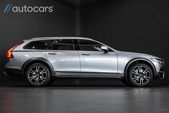 Volvo V90 Cross Country 2 of 30