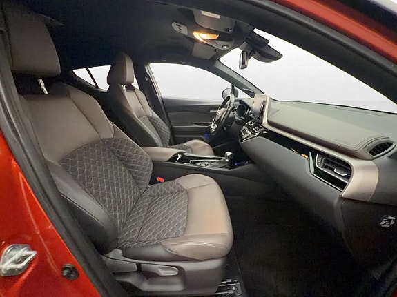 Toyota C-HR 16 of 30