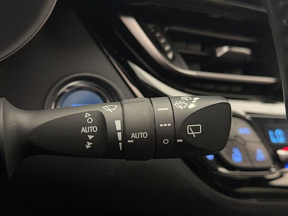 Toyota C-HR 28 of 30